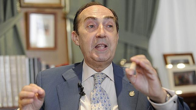 Carlos Gonz�lez-Vilardell, presidente del Colegio de M�dicos