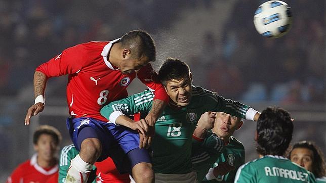 Chile remonta hacia el liderato