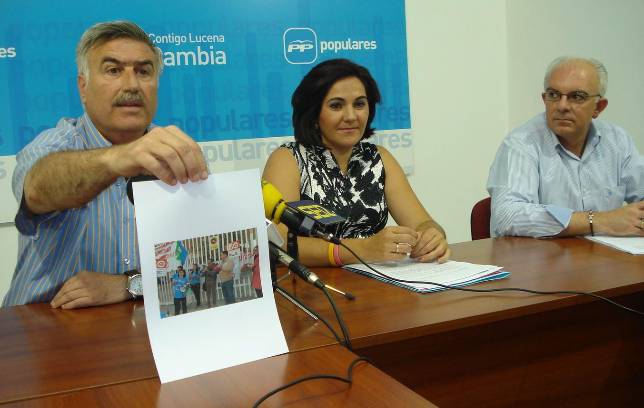 El PP, partidario de contratar a los trabajadores de las piscinas