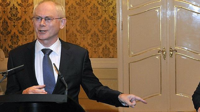 Van Rompuy convoca una reunión urgente sobre el plan de rescate a Grecia Van Rompuy convoca una reunión urgente sobre el plan de rescate a Grecia