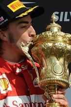 Alonso somete a Red Bull