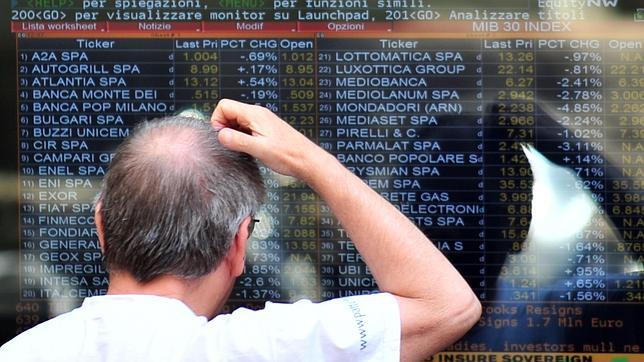 La Bolsa italiana cae un 4% y su prima de riesgo se dispara por encima de los 300 puntos La Bolsa italiana cae un 4% y su prima de riesgo se dispara por encima de los 300 puntos