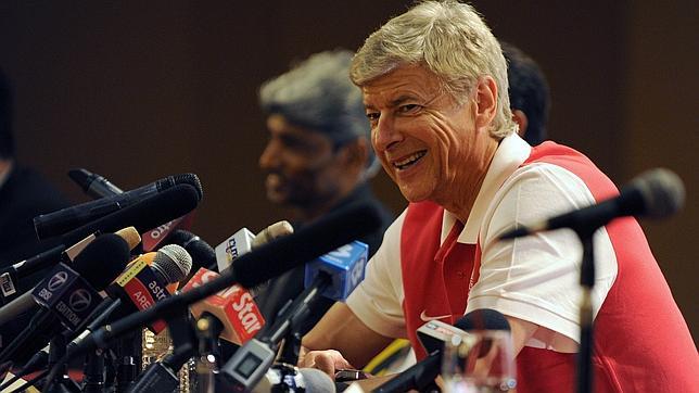 Wenger: «El tema de Cesc hay que cerrarlo cuanto antes» Wenger: «El tema de Cesc hay que cerrarlo cuanto antes»