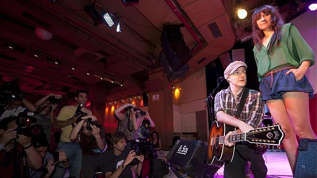Amaral dona el Premio Nacional de Músicas Actuales a la Fundación Vicente Ferrer Amaral dona el Premio Nacional de Músicas Actuales a la Fundación Vicente Ferrer