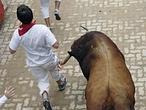 En directo: �Resist�n� imprime velocidad y peligro al s�ptimo encierro de los sanfermines 2011