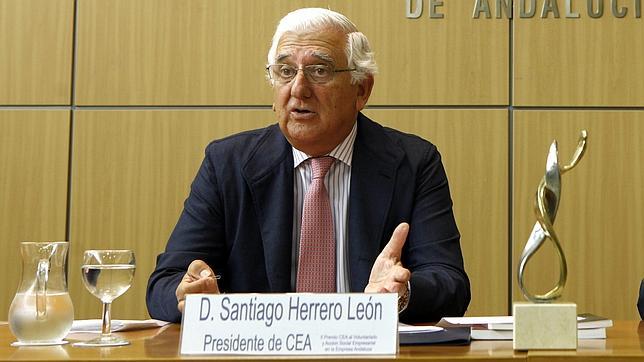 Santiago Herrero durante la entrega del II Premio CEA al Voluntariado y Acci�n Social