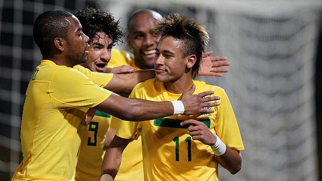 Neymar y Pato bailan al son de Ganso