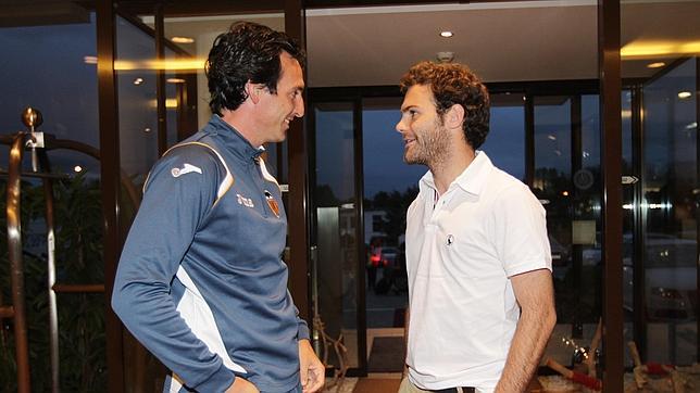 Emery no descarta la salida de Mata, aunque el club asegura que no vende 