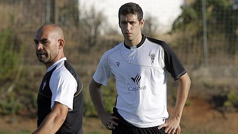 El central sevillista Prieto se postula como el noveno fichaje del C�rdoba