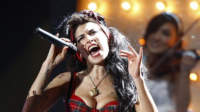 Amy Winehouse dejó grabada una docena de canciones antes de su muerte Amy Winehouse dejó grabada una docena de canciones antes de su muerte