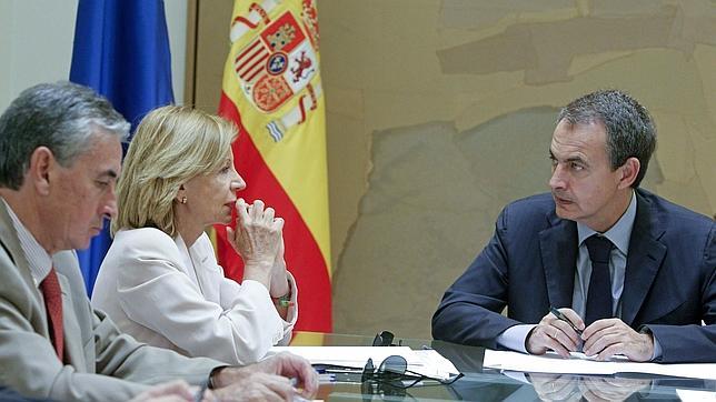 España coloca 3.300 millones de deuda al precio más alto en 13 años España coloca 3.300 millones de deuda al precio más alto en 13 años