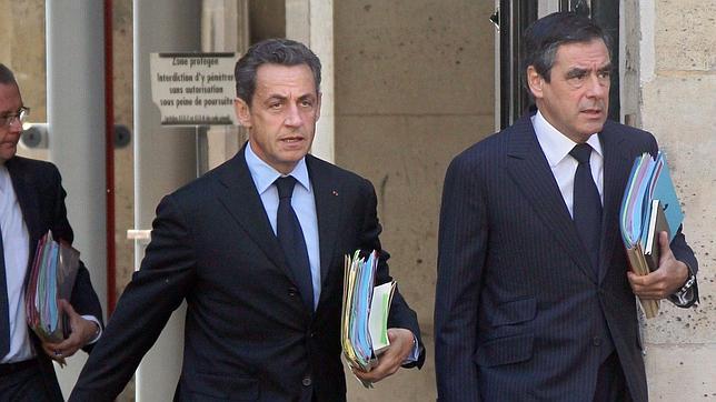 Zapatero trata con los líderes europeos las medidas para calmar a los mercados Zapatero trata con los líderes europeos las medidas para calmar a los mercados