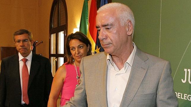 El consejero, ayer en la Delegaci�n del Gobierno