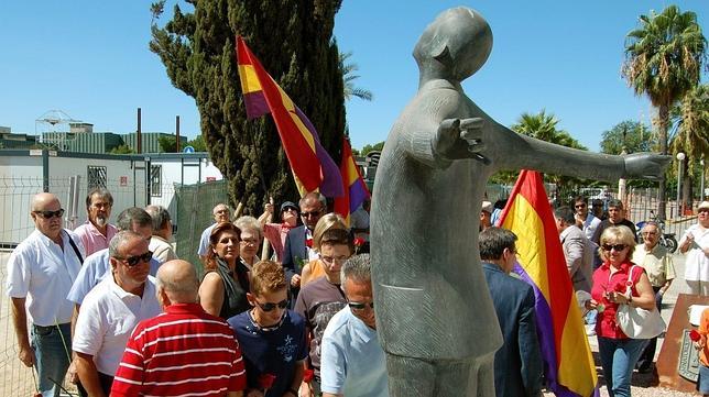 Banderas republicanas, ayer en el homenaje del PSOE a Blas Infante