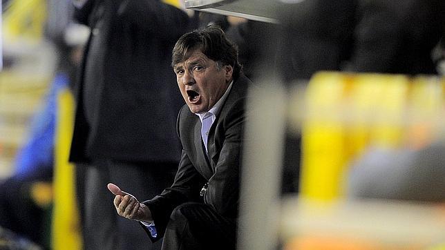 Camacho negocia con China