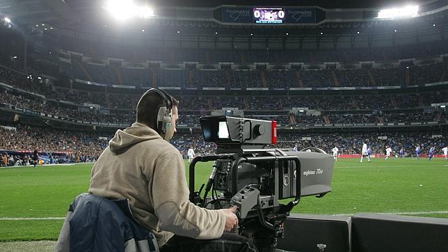 Roures: «Madrid y Barça no jugarán de locales a las 12, están en un estamento superior» Roures: «Madrid y Barça no jugarán de locales a las 12, están en un estamento superior»