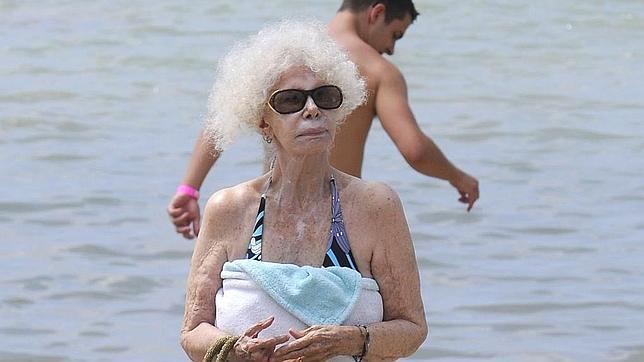 Cayetana se pone el mundo por montera