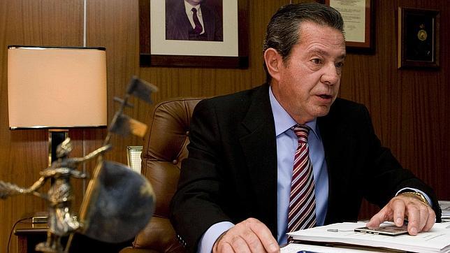 El presidente de los empresarios sevillanos, Antonio Galad�, en su despacho