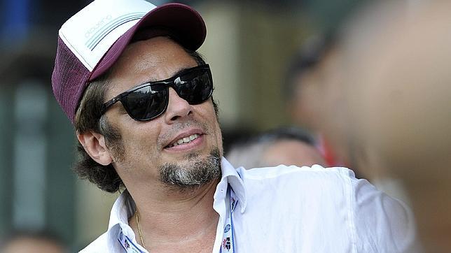 Benicio del Toro, papá de una niña, convierte en abuelo a Rod Stewart Benicio del Toro, papá de una niña, convierte en abuelo a Rod Stewart