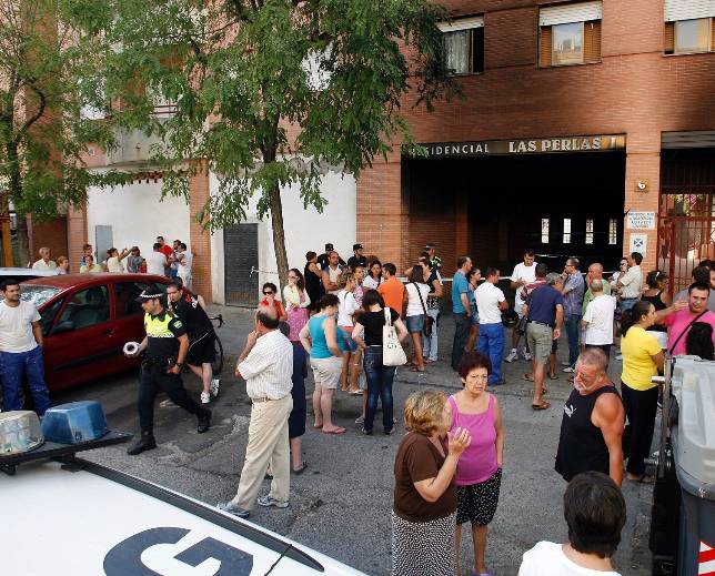 Ocho veh�culos calcinados y dos heridos tras un incendio en el interior de un garaje