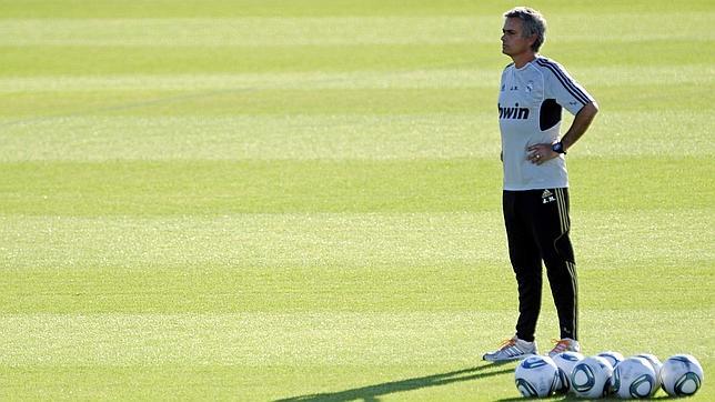 Mou niega que quiera irse y se disculpa por la tangana... ante el madridismo