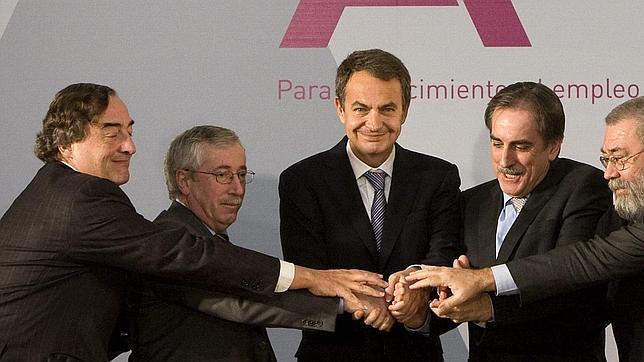Zapatero se reuni� el 17 de agosto con sindicatos y patronal para tratar la moderaci�n salarial