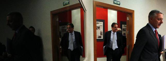 El Gobierno aparca el alza de impuestos y pone una venda a la sangr�a del paro