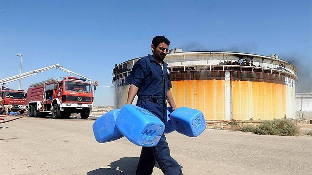 La guerra de Libia desata ya la lucha empresarial por el petróleo del país La guerra de Libia desata ya la lucha empresarial por el petróleo del país