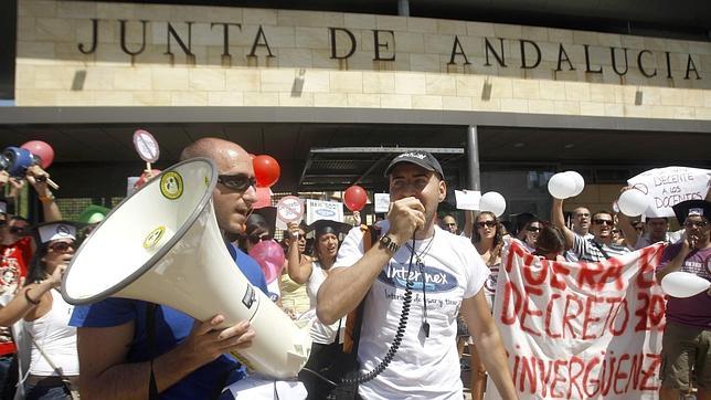 La negativa a dar m�s clases aviva la guerra sindical en la �vuelta al cole�