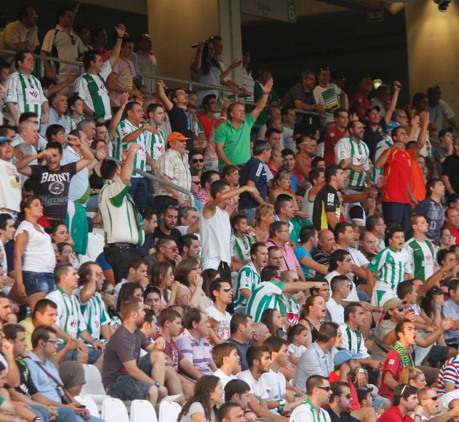 Otro millar y medio de socios �vuela� el primer d�a