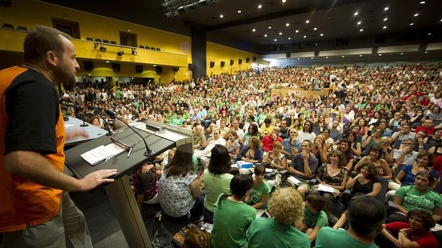 Profesores y sindicatos amenazan con reventar el inicio del curso escolar Profesores y sindicatos amenazan con reventar el inicio del curso escolar
