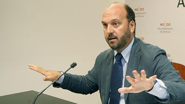 Francisco P�rez, hoy, en rueda de prensa