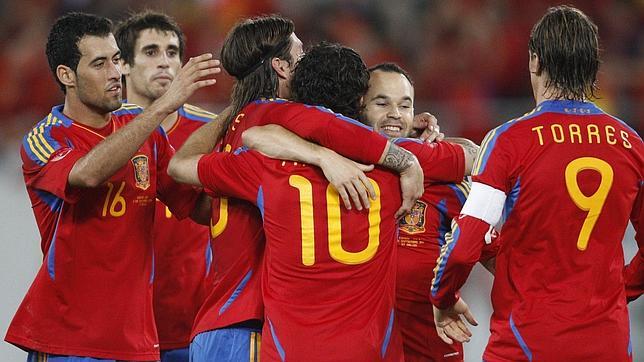 Espa�a recupera la imagen del fango m�s negro