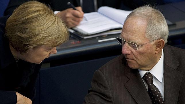 Merkel anima a Alemania a salvar a Europa