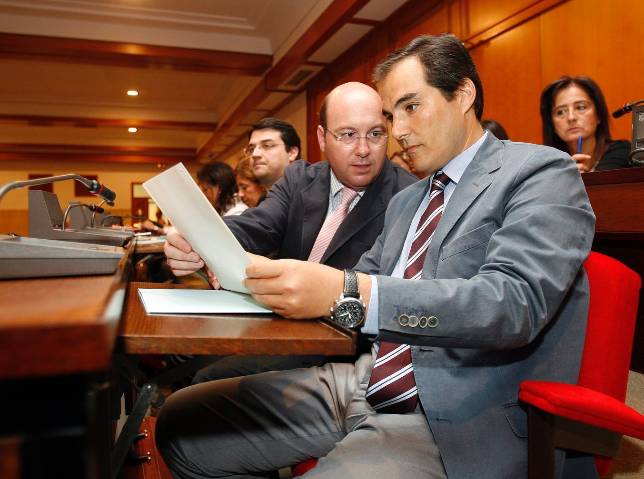 IU y PSOE urgen a Nieto a que aclare qu� pasar� con Cruz Conde