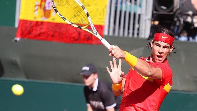 Nadal, en una de sus �ltimas comparecencias con Espa�a en la Copa Davis frente a Serbia en el a�o 2009