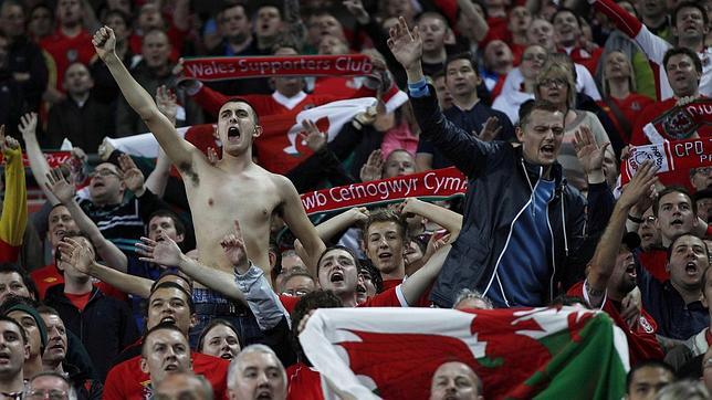 Fallece un aficionado galés tras una trifulca en Wembley Fallece un aficionado galés tras una trifulca en Wembley