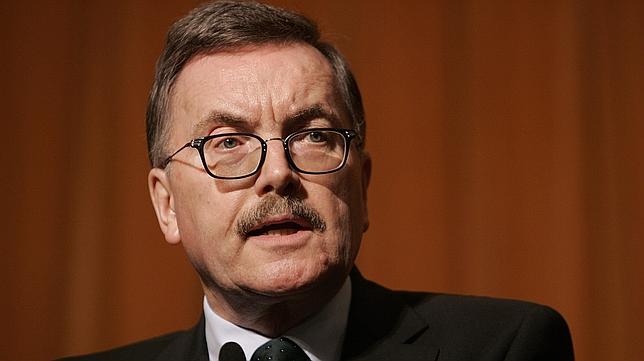 El economista jefe del BCE dimite y agrava la crisis de deuda de una Europa dividida El economista jefe del BCE dimite y agrava la crisis de deuda de una Europa dividida