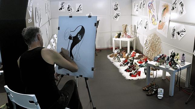 Hombres con sandalias y mujeres con zapato plano: lo �ltimo en calzado