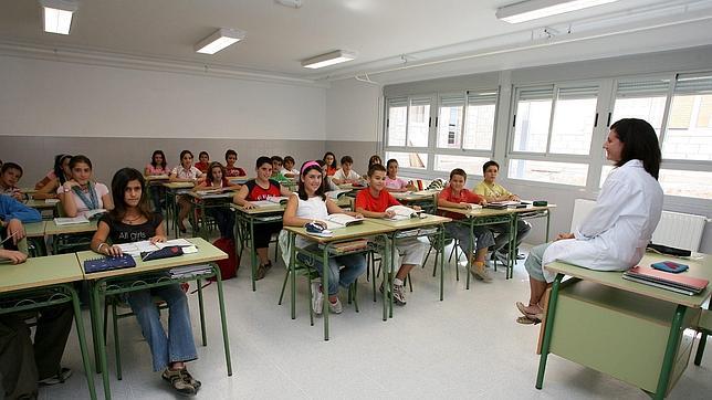 Los profesores españoles dan más horas de clase que la media de la OCDE Los profesores españoles dan más horas de clase que la media de la OCDE