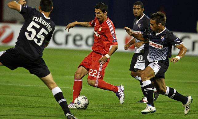 ALINEACIONES Dinamo Zagreb: Xelava; Iba�ez, Tonel, Vida, Tomecak; Badelj, Calello (Situm, m. 87), Kovacic (Pokrivac, m. 63), Sammir, Leko y Rukavina (Beqiraj, m. 75). Real Madrid: Casillas; Sergio Ramos, Carvalho, Pepe, Marcelo; Di Mar�a (Lass, m. 78), Xabi Alonso, Coentrao, Ozil (Higua�n, m. 78); Cristiano Ronaldo y Benzema (Arbeloa, m. 82).GOL 0-1, m. 51: Di Mar�a.�RBITRO O. Moen (Noruega). Amonest� a Leko, Pokrivac y Pepe. Roja a Marcelo en el 71 por doble amarilla.