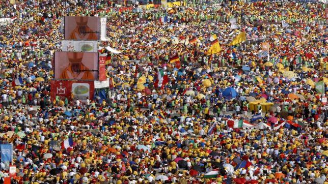 España bate el record histórico de turistas extranjeros en agosto por la visita del Papa España bate el record histórico de turistas extranjeros en agosto por la visita del Papa