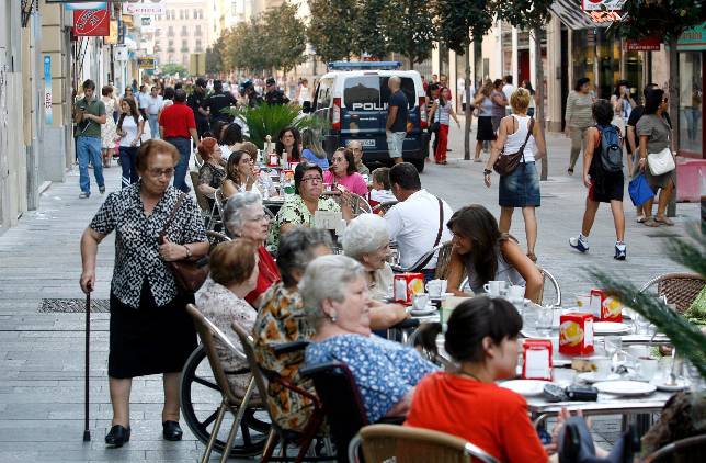 Los comerciantes se movilizan para impedir el tr�fico por Cruz Conde
