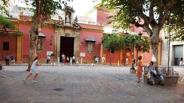El incendio se produc�a tras la capilla de la Virgen del Dulce Nombre