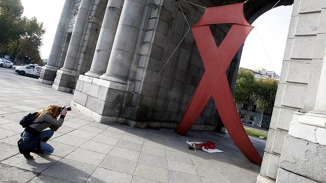 Al menos 30.000 españoles están infectados con el VIH y no lo saben Al menos 30.000 españoles están infectados con el VIH y no lo saben