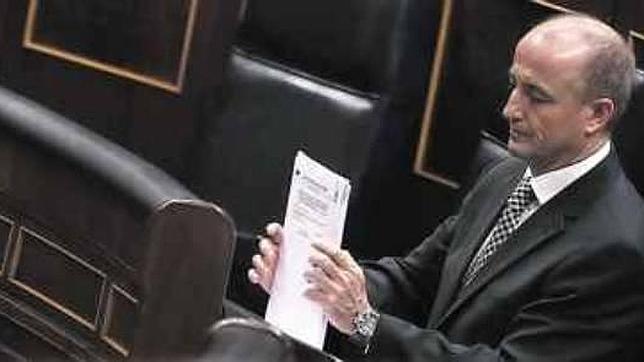 La congelación del recibo de la luz eleva en 1.000 millones la «hipoteca eléctrica» La congelación del recibo de la luz eleva en 1.000 millones la «hipoteca eléctrica»