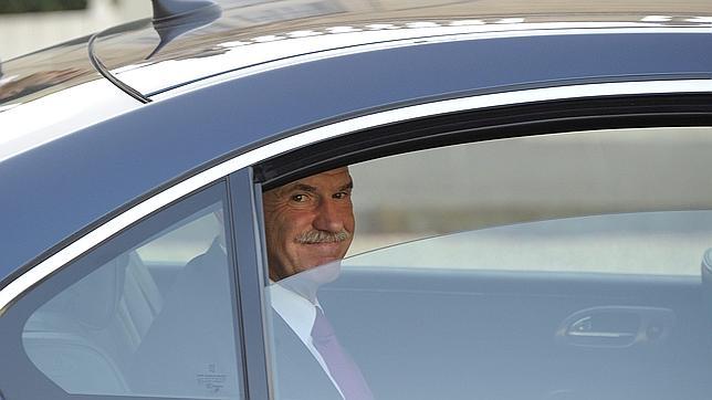 Atenas aprueba un plan para despedir a 30.000 funcionarios Atenas aprueba un plan para despedir a 30.000 funcionarios