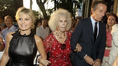 Eugenia Mart�nez de Irujo ingresa con varicela en el hospital el d�a de la boda de su madre