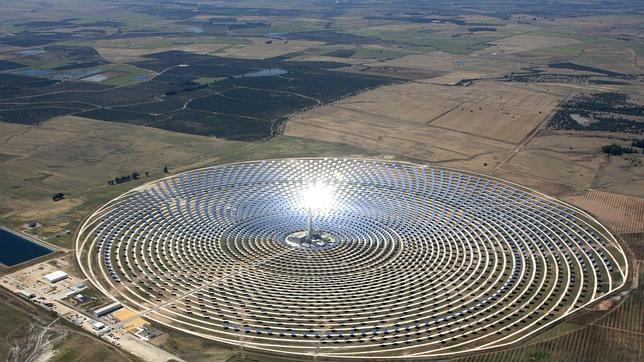 ¿Cómo funciona la primera planta del mundo que utiliza el sol para generar electricidad las 24 horas del día? ¿Cómo funciona la primera planta del mundo que utiliza el sol para generar electricidad las 24 horas del día?