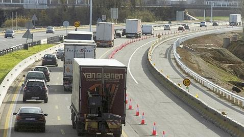 La CEOE quiere acabar con �puentes� y �acueductos� para reducir costes